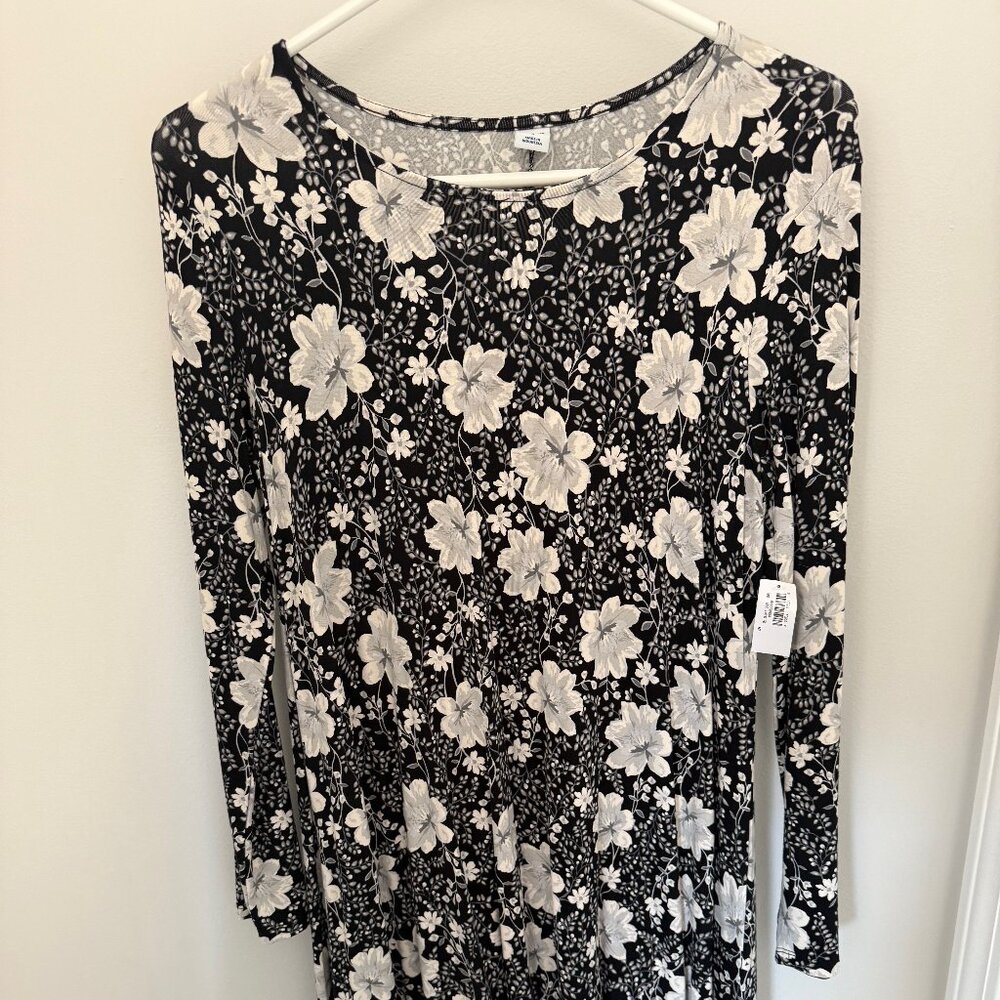 Floral cotton black and gray dress.